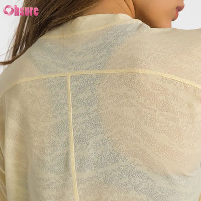 Magliette sportive jacquard traspiranti ad asciugatura rapida con logo personalizzato all'ingrosso, top da yoga a maniche corte da fitness, magliette da palestra da donna a lunghezza corta