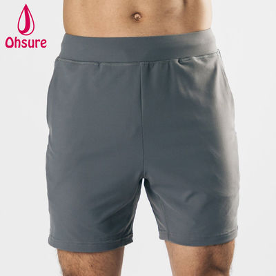 OEM Disegno del logo personalizzato Materiale leggero Stretta a quattro vie Tasche anteriori profonde Uomini Sport Shorts Gym Training Shorts