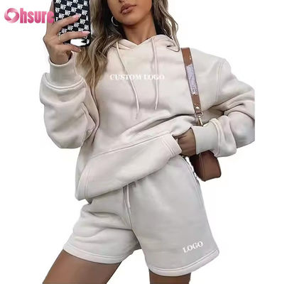 Completo sportivo oversize da donna all'ingrosso, composto da pantaloncini e felpa con cappuccio, 2 pezzi, con logo personalizzato