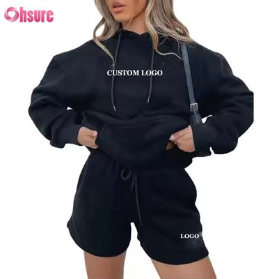 Completo sportivo oversize da donna all'ingrosso, composto da pantaloncini e felpa con cappuccio, 2 pezzi, con logo personalizzato